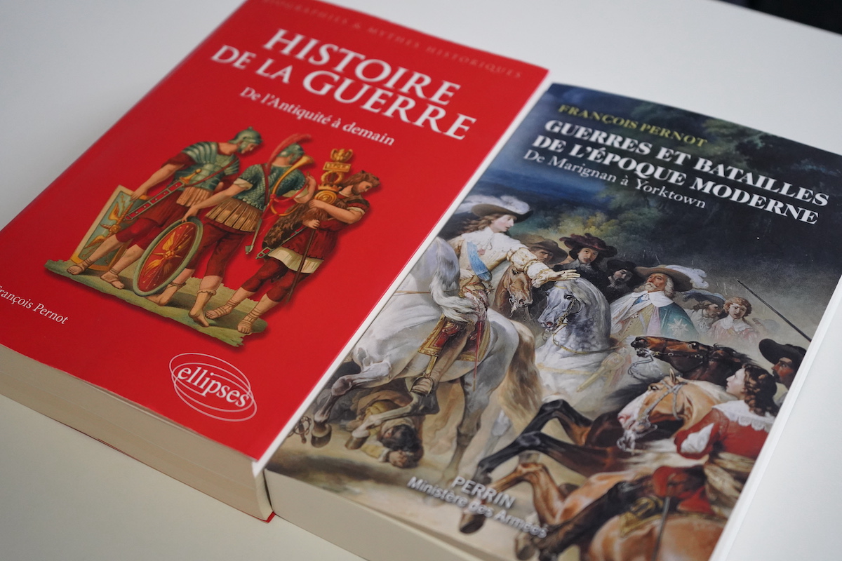 François Pernot a consacré de nombreux ouvrages à l'étude de la guerre, de l'Antiquité à demain.