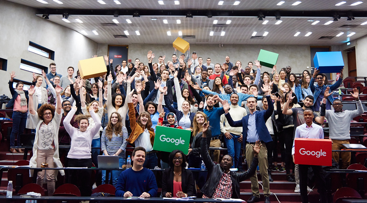 Des étudiants en amphi pour un atelier Google